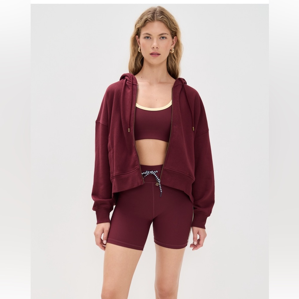 The upside trail 6” spin shorts in Bordeaux